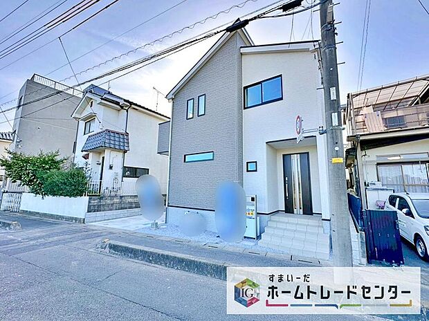 【現地外観写真】
一戸建ての大きなメリットは、「自分の土地」を自由に使えること。好きなペットが飼えるほか、ガーデニングやDIY、車やバイクの手入れなど様々な趣味を楽しめます♪