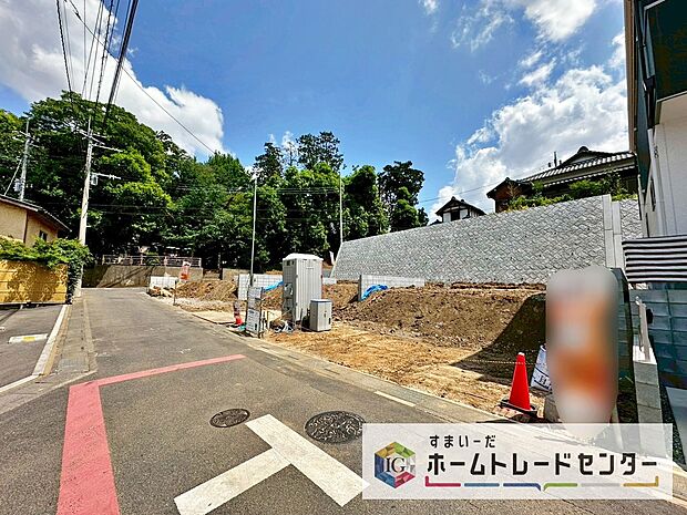 今から見たい!大歓迎です♪ お気軽にホームトレードセンターまでお問い合わせください。 閑静な街並みの分譲地を是非現地にてご覧ください。 近隣の物件も併せてご紹介することも可能です。