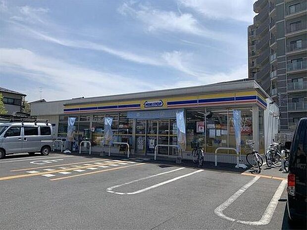 ミニストップさいたま新中里4丁目店（約260m）