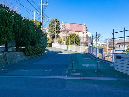 川口市立根岸小学校 550m(徒歩7分)