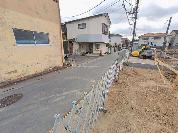 【前面道路含む現地写真】今から見たい!大歓迎です♪ お気軽にホームトレードセンターまでお問い合わせください。 閑静な街並みの分譲地を是非現地にてご覧ください。 近隣の物件も併せてご紹介することも可能です。