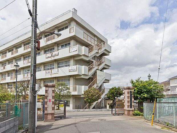 さいたま市立尾間木中学校（約1,800m）