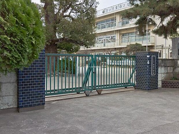 さいたま市立七里小学校（約500m）