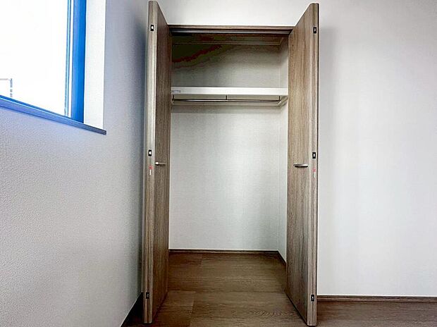 【収納】全居室に収納を完備しておりますので、居室の全空間を有効活用出来ます。自分好みのお部屋で、ゆったりお寛ぎ頂けます。