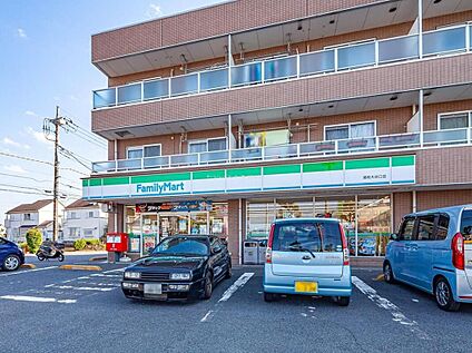 ファミリーマート浦和大谷口店 700m(徒歩9分)