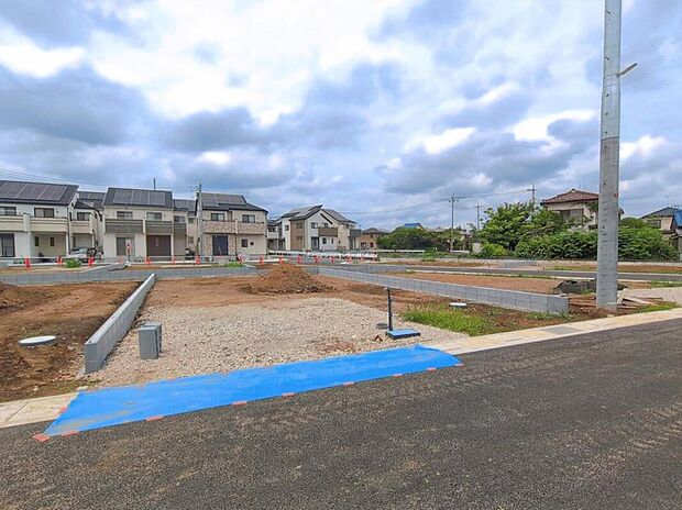 【現地写真】閑静な住宅街は落ち着いた新生活を送るのにぴったりです♪ これだけではない魅力が、現地できっと見つかる！お問合せをお待ちしております。お問い合わせ・資料のご請求などもお気軽にどうぞ。