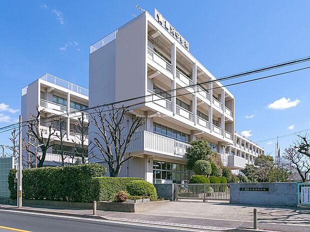 戸田市立喜沢中学校(約700m)