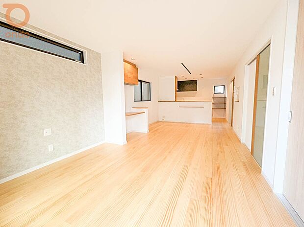 【建物プラン例/LDK】LDKはダイニングセットや、ソファーもゆったり配置できます。家族との大切な時間を過ごす場所として、こだわりを詰め込みました。