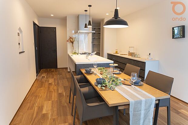 【建物プラン例/キッチン】家族との会話が弾む対面キッチン。毎日の家事もスムーズに行える広さ!子育て世帯にもぴったりです♪