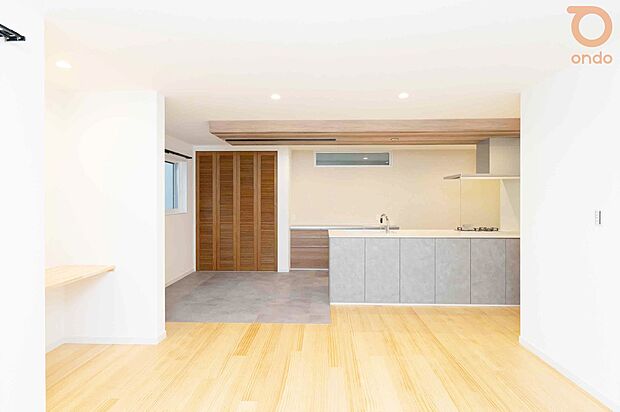 【ondo建物プラン例／LDK】キッチンを中心に、自然と人が集まるLDK。毎日の時間が少し豊かになる、そんな空間です。