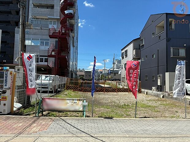 【現地写真】約25坪のゆとりある敷地！駐車スペース1台分を確保しています◎
広さや陽当たり、周辺環境など、ぜひ現地でご体感ください！
