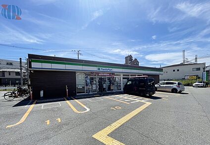 ファミリーマート 岸里東二丁目店 480ｍ(徒歩6分)