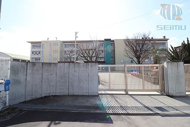 門真市立第五中学校(約240m)