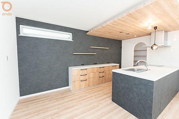 【【建物プラン例/キッチン】】リビングとひとつながりになっているので、家事の合間でも家族との時間を大切にできます。