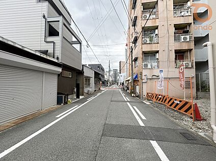 【前面道路含む現地写真】