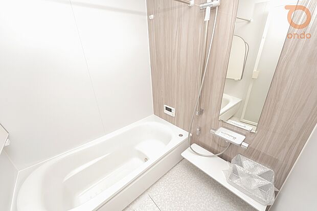 【【7号地モデルハウス/浴室】】足を伸ばして入浴できるゆとりある浴室で、日々の疲れを癒すくつろぎの時間をお過ごしいただけます。