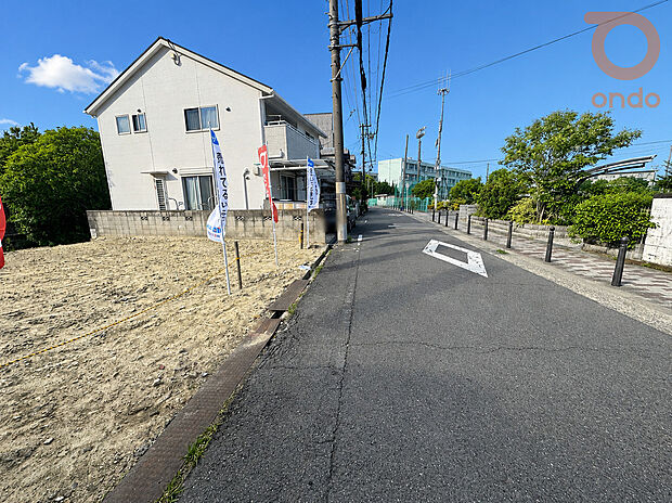 【【前面道路含む現地写真】】幅員約4.89m~約5.15m、ゆとりある道路幅です。