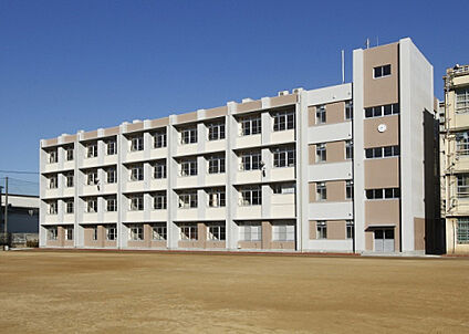 大阪市立緑中学校 320m(徒歩4分)