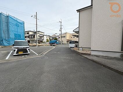 【南西側／前面道路含む現地写真】
