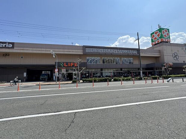 ライフ 高殿店（約400m）