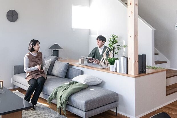 段差で空間にメリハリを生むステージリビング