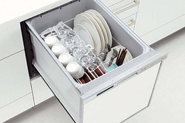 【【食器洗い乾燥機】】後片付けをサポートするビルトインタイプの食器洗浄乾燥機が標準装備。家事の時間短縮になるだけでなく、水道代の節約にもつながり一石二鳥です。