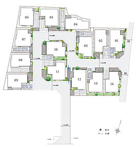 開発道路沿いに計画された14邸。駐車スペースや建物の配置を工夫することで、昼には心地良い陽だまりをつくり出し、緑や素材そのものの自然な美しさを楽しむことができ、道ゆく人に心地良い風景を創出します。 