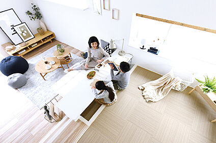 家族が集まる空間をスッキリ開放的に