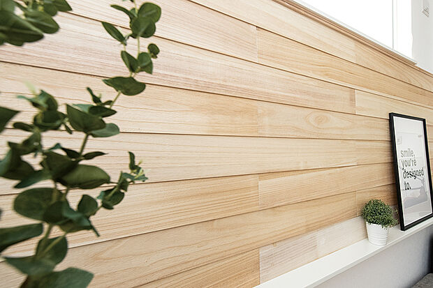 【【KIRINOKA/シルキーウッド】】桐の持つ繊細な木目と、生木の柔らかな風合いが魅力の壁材です。