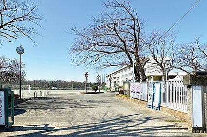 川越市立高階西中学校（現地より徒歩12分） 約950m