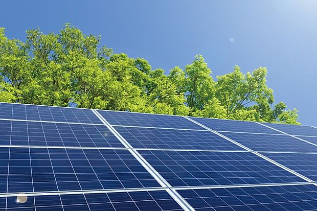 【【太陽光発電システム標準採用】】太陽光で発電した電力を家庭で利用できる、太陽光発電システムを全邸に設えました。快適と省エネを叶える先進の設備で、次世代の暮らしを満喫できます。