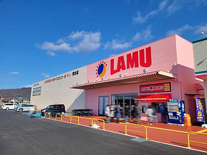 ラ・ムー岩出店 約1360m(徒歩17分)