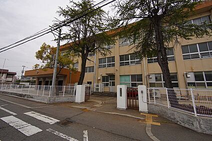 和歌山市立東和中学校 約720m(徒歩9分)