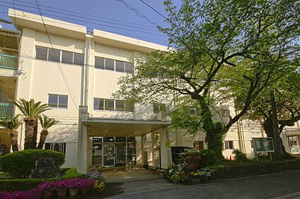 海南市立巽中学校 約800m(徒歩10分)