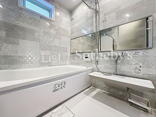 ■バスルーム■一日の疲れをホッと癒してくれるくつろぎのバスルーム。浴室乾燥機能も付いておりますので、雨の日のお洗濯も安心です。