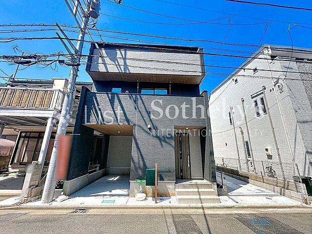 ■外観■建物堂々完成！いつでもご見学可能です！※掲載画像はAI加工を施しております。実際の形状・色味・空模様・陽当たり等と異なる場合があります。