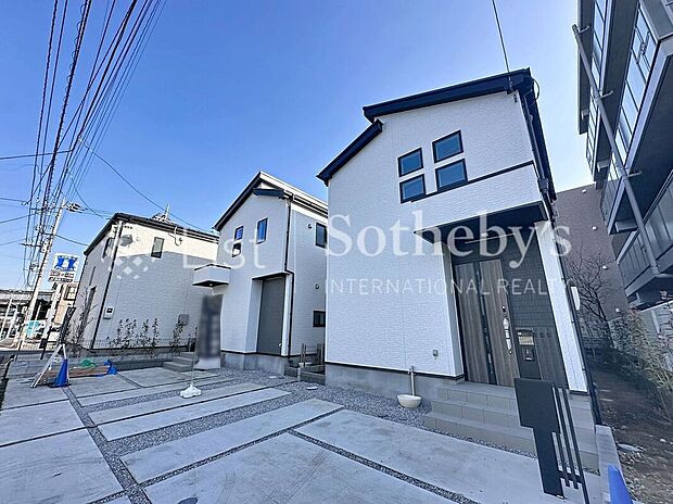 【外観】■外観■閑静な住宅地に堂々と佇む家。豊かな居住性と、クオリティが見事に調和した住空間は、住まうことの喜びを感じさせてくれます。ご不明点・現地見学のご希望は、お気軽にお問い合わせください。