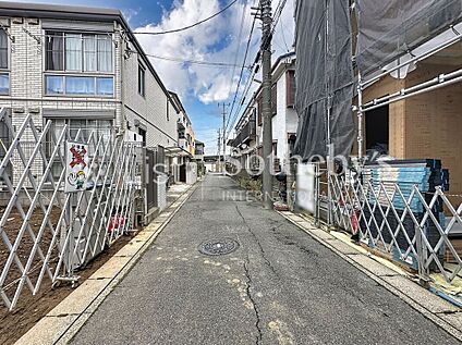 前面道路含む外観