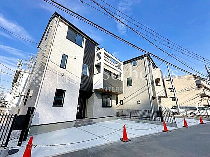 前面道路含む外観