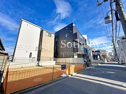 前面道路含む外観