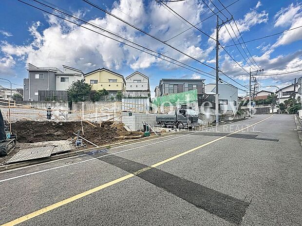 【外観】■現地写真■現在建築中です!周辺環境含めご見学可能です!現地に実際に行ってみることでしか感じられないことがたくさんあります。※画像は一部イメージ加工を行っており、実際とは異なる場合があります。