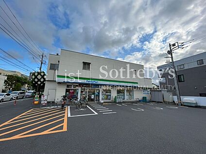 ファミリーマート藤崎一丁目店 190m