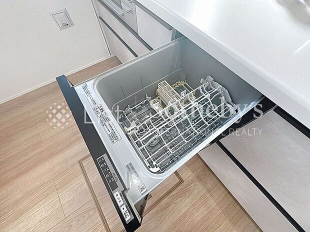 【その他設備】◆家事の時短に効果大の食洗機付き。高温でパワフルに洗い、温風乾燥します。手洗いよりも節水・節約が可能です。