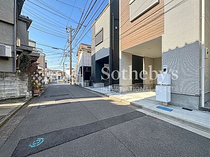 前面道路含む外観