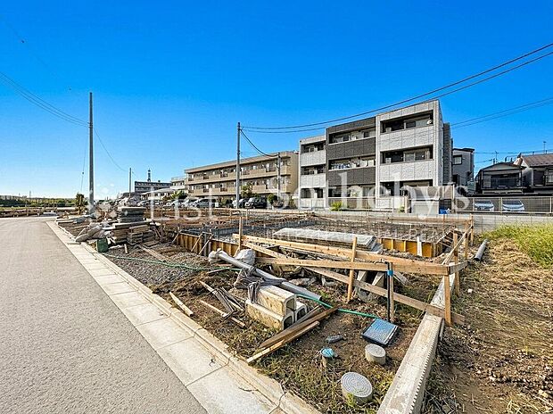 【外観】■現地写真■現在建築中です!周辺環境含めご見学可能です!※掲載画像はAI加工を施しております。実際の形状・色味・空模様・陽当たり等と異なる場合があります。