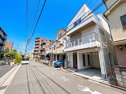 前面道路含む外観