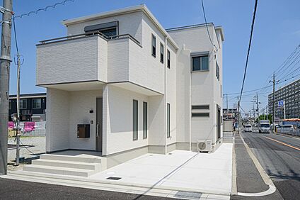 現地モデルハウス完成！