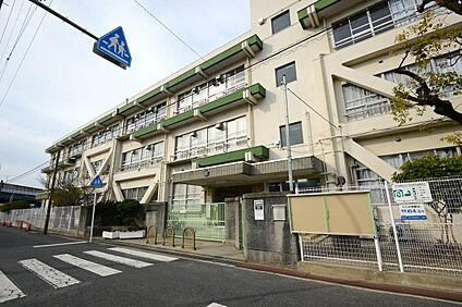 茨木市立玉島小学校 約390ｍ～約590ｍ(徒歩5分～8分)