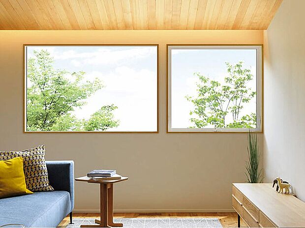 【【全室Low-E複層ガラス】】夏は涼しく、冬は暖かく。
ガラス内側にコーティングされたLow-E膜が熱の伝わりを抑え、室内の快適温度をキープ。太陽光の照り返しや日射熱もカットし、心地よい住空間を一年中実現します。