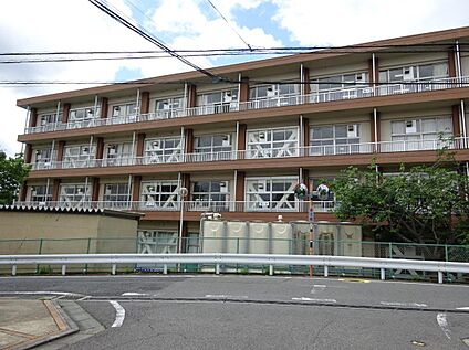 桜木小学校 650ｍ